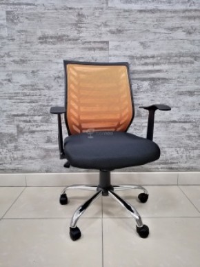 Кресло Barneo K-138 для персонала (черная ткань оранжевая сетка) в Южноуральске - yuzhnouralsk.mebel-74.com | фото